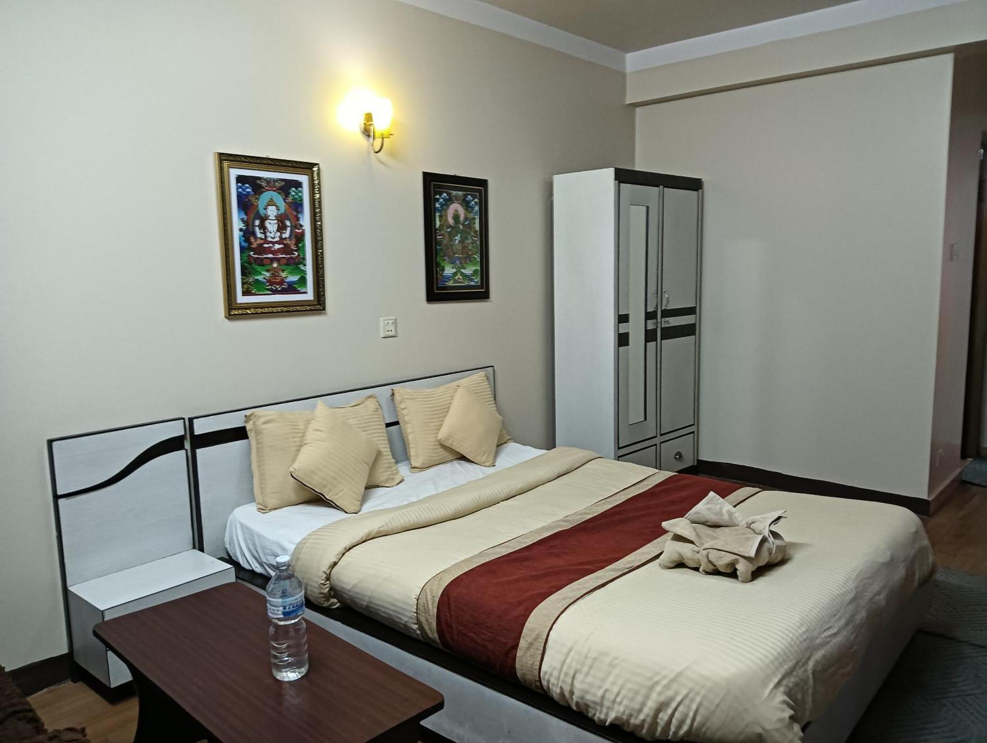 Hotel Pristine Kathmandu Buitenkant foto